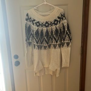 Women’s sweater made by merona. Medium, black and white.